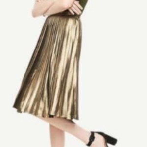 NWT Ann Taylor Gold Shimmer Pleated Skirt Size 16